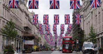  الحكومة البريطانية تتخذ قرارات قاسية ضد الطلاب الأجانب