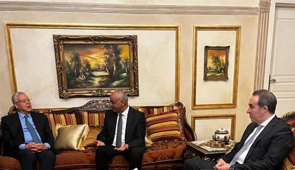رئيس مجلس النواب في زيارة خاصة لمصطفي بكري بمنزله
