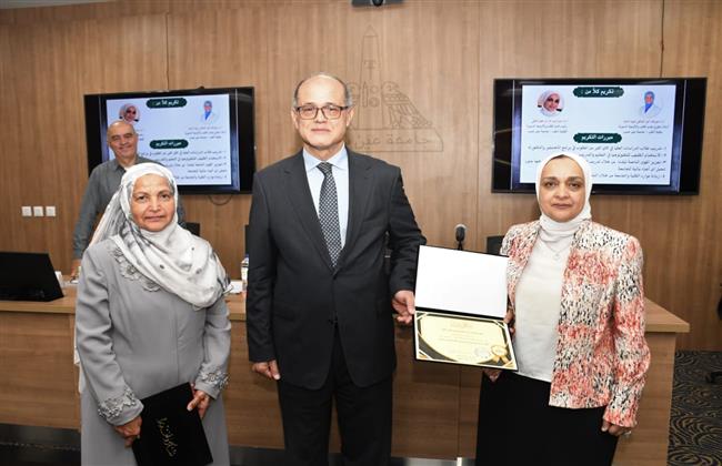 نائب جامعة عين شمس يكرم القائمين على قسم القلب خلال مجلس الدراسات العليا 