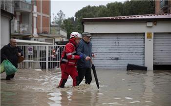   فرنسا تؤكد تضامنها مع إيطاليا جراء الفيضانات التي ضربت شمالي البلاد