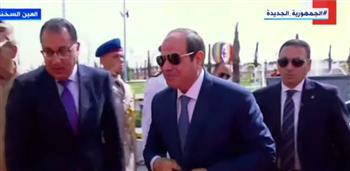   الرئيس السيسي يصل إلى مقر افتتاح مجمع مصانع إنتاج الكوارتز بالعين السخنة