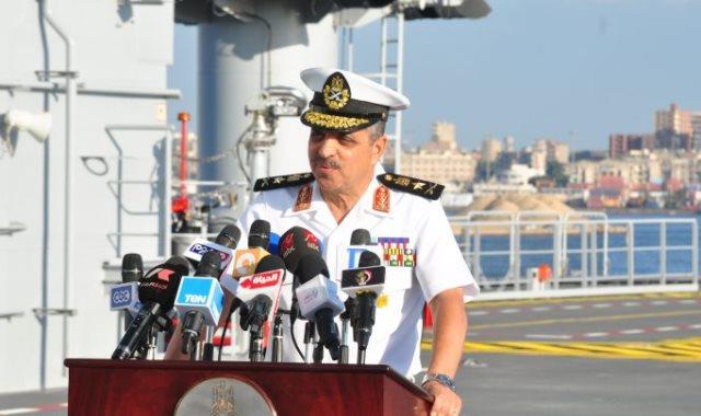 أسامة ربيع: 4 قاطرات وفرق إنقاذ تعاملت مع عطل بماكينات سفينة البضائع
