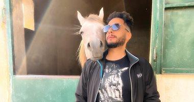 السقا يستجيب لطلب والدة طفل معاق لتحقيق أمنيته