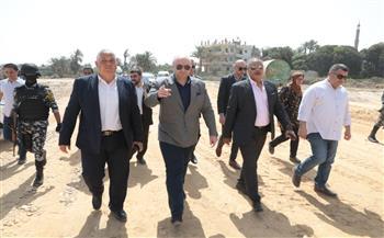 محافظ بني سويف يتفقد أعمال تطوير وتوسعة ورفع كفاءة الطرق بمرسي النيل السياحي