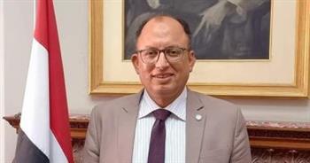 رئيس جامعة حلوان يفتتح معرض "رحلة فن" للفنان ناجي شاكر