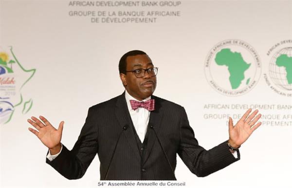 رئيس بنك التنمية الإفريقي: الأفارقة المهاجرون يرسلون 85 مليار دولار من التحويلات إلى قارتنا