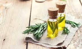 من أفضل وسائل الترطيب الطبيعية للشعر زيت الروز ماري