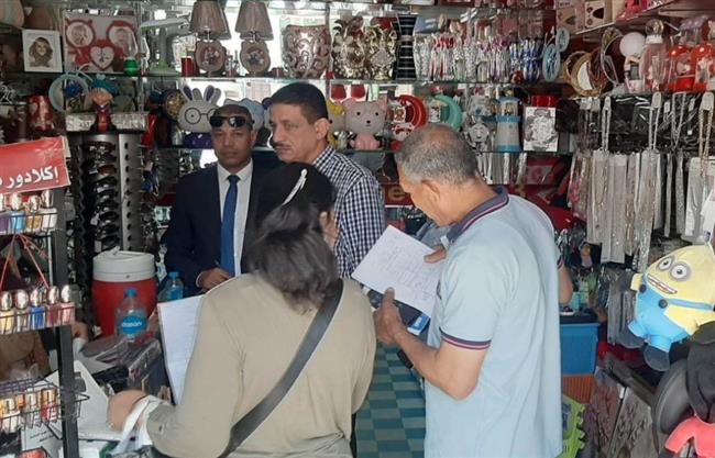 محافظ أسيوط يوجه بمتابعة تطبيق قانون المحال العامة والتجارية