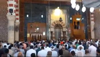 «الصلاة على النبي» تشعل حماس المصلين عقب خطبة الجمعة بمسجد ناصر دمنهور 
