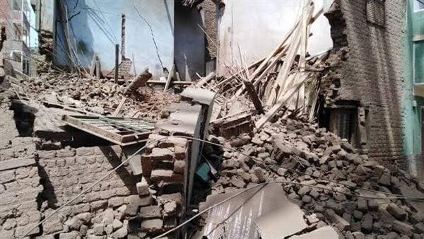 إخلاء 5 منازل بإحدى قرى المنيا بعد تصدعها 