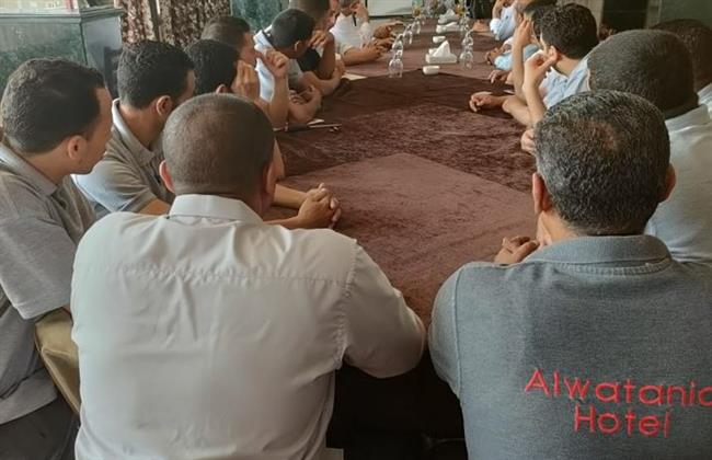 «القوى العاملة» : ندوة للتوعية بقانون العمل واحكامه للعاملين بفندق الوطنية بأسيوط
