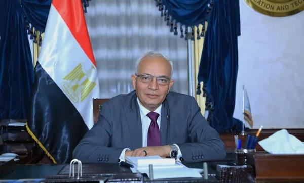 إحالة المسئولين المتسببين في واقعة فتح مظروف امتحان الرياضيات العامة للتحقيق