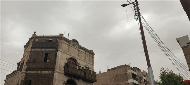 غيوم كثيفة مع أمطار خفيفة و ارتفاع درجات الحرارة بقنا 