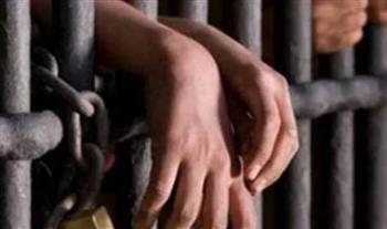 السجن 6 سنوات لمتهم بسرقة المواطنين تحت تهديد السلاح في الوراق