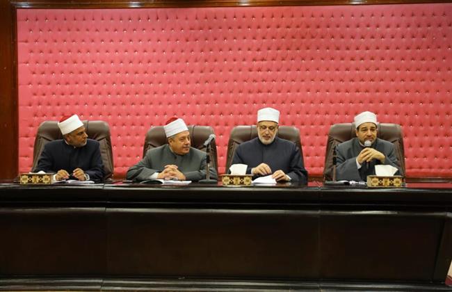 رئيس المعاهد الأزهرية ورئيس الإدارة المركزية للامتحانات يقدمان تعليمات الامتحانات