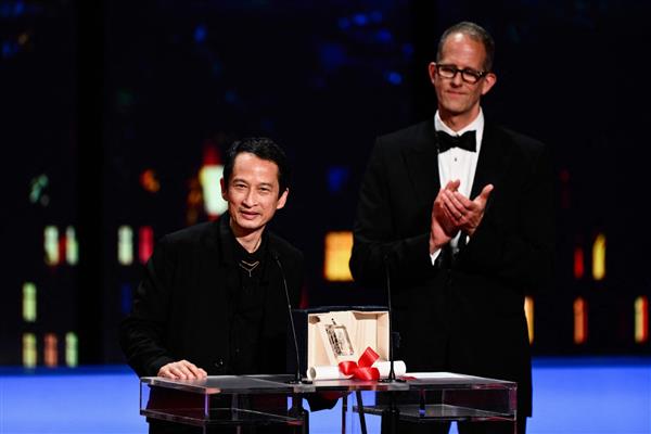 الفيتنامي تران آن هانج يفوز بجائزة أفضل مخرج في مهرجان كان السينمائي الـ 76