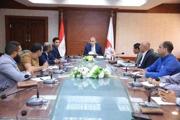 محافظ سوهاج يترأس الاجتماع الدوري لغرفة عمليات متابعة موقف توريد الأقماح