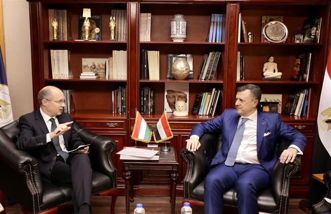 عيسي: يبحث مع سفيري المجر وبوروندي بالقاهرة سبل تعزيز التعاون السياحي والأثري