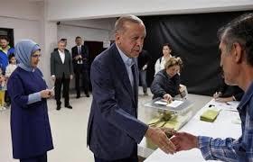   مراسل القاهرة الإخبارية: بعد الصمت الانتخابى الجميع فى ترقب لنتائج الانتخابات التركية