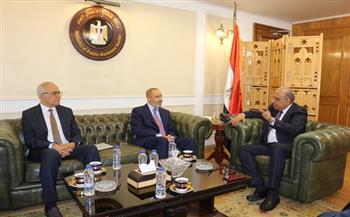   وزير قطاع الأعمال يبحث مع رئيس مجلس إدارة "ألومنيوم البحرين" تعزيز التعاون المشترك
