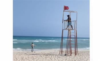   محافظ الإسكندرية: رفع الرايات الحمراء على الشواطئ لحماية رواد الشواطئ من الغرق