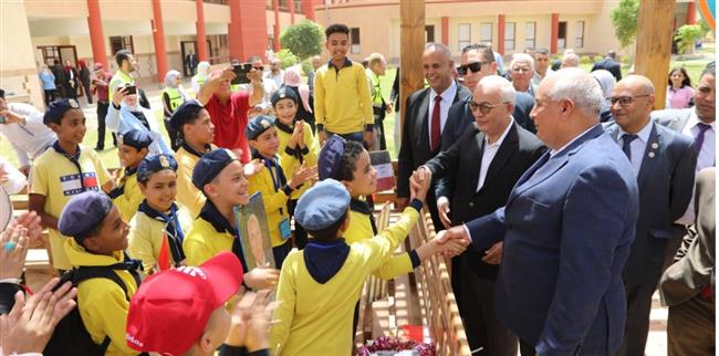 وزير التعليم ومحافظ الوادي الجديد يتفقدان مجمع 30 يونيو الحكومي