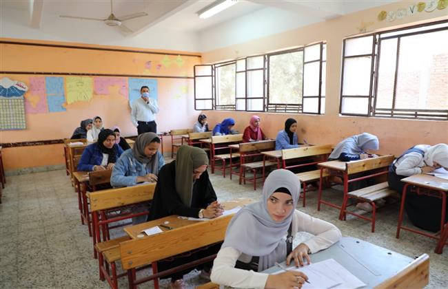 انتهاء ثانى أيام الامتحانات التحريرية للدبلومات الفنية بالبحيرة
