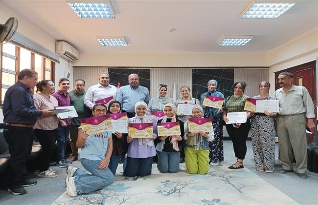 تعليمية نجع حمادي تكرم الفائزين بالمركز الأول جمهوريا في مسابقة «الفنون البيئية» للتربية الموسيقية