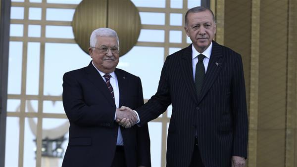 الرئيس الفلسطيني يهنئ أردوغان بإعادة انتخابه رئيسا لتركيا