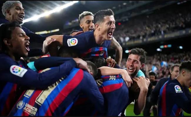 برشلونة يفوز على ريال مايوركا وإسبانيول يهبط للدرجة الثانية