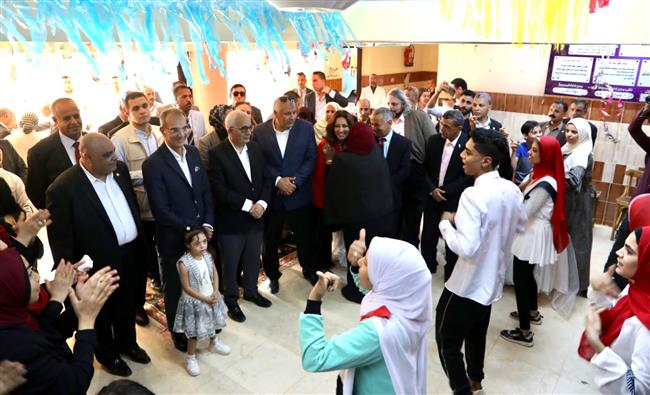وزيرا التعليم والاتصالات ومحافظ الوادى الجديد يتفقدون مدرسة الأمل للصم وضعاف السمع