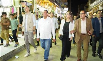 وزيرة التخطيط تتجول فى شوارع العريش ليلا وتشيد بالأمن والأمان