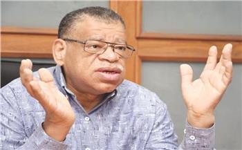 لـ «فتحي عبد السميع».. صالون الأربعاء يناقش «عظامي شفافة وهذا يكفي» 