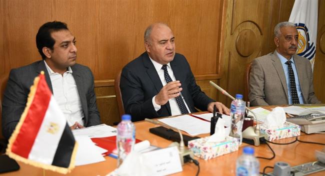 محافظ قنا يتابع أعمال اللجنة العامة لحماية الطفل  
