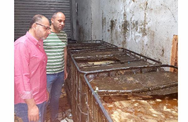 ضبط 11 ألف كيلو هوالك زيوت طعام لتدويرها داخل شركة غير مرخصة بطنطا 