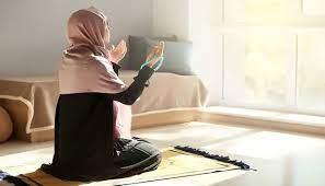 تمام: المرأة العاملة ثوابها كبير عند الله