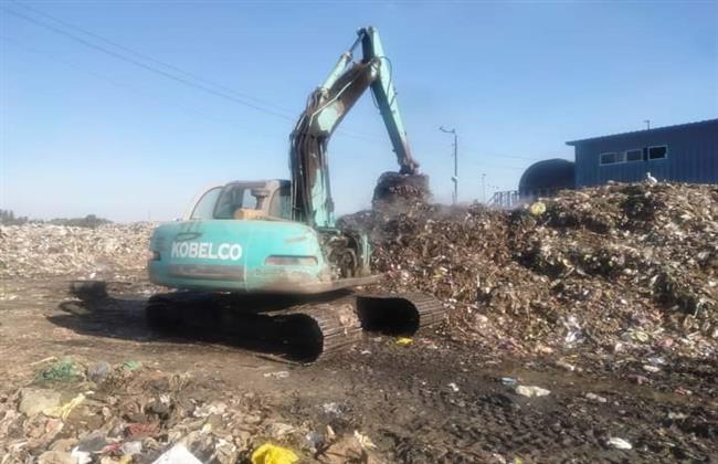 رفع  940 طن قمامة ومخلفات بنطاق 4 مراكز ومتابعة أعمال التشجير والتجميل بالبحيرة