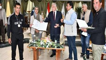 محافظ جنوب سيناء يهنئ شباب المحافظة لحصولهم على 22 ميدالية في أولمبياد المحافظات الحدودية