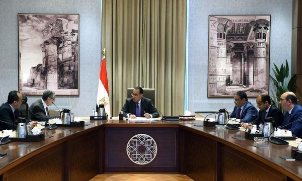 رئيس الوزراء يتابع مع وزير الكهرباء جهود العمل في عدة ملفات