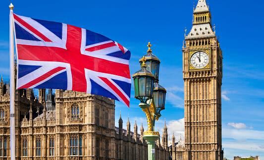 بريطانيا تطلب مدرسين أجانب لسد العجز في عدد من التخصصات