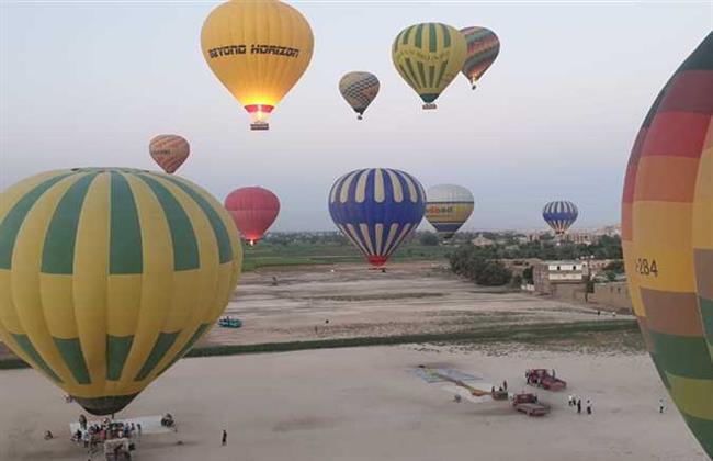 تحليق 50 رحلة بالون طائر تقل 1480 سائحا في سماء الأقصر