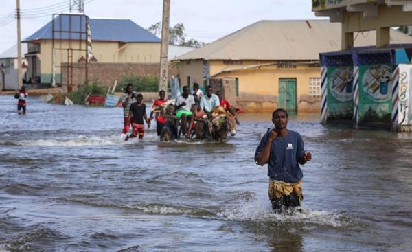 «يونيسيف»: نزوح 400 ألف شخص في الصومال جراء الفيضانات