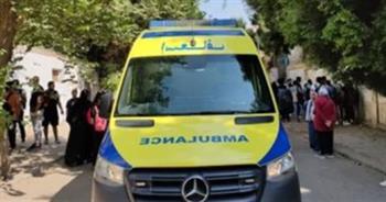 مصرع شخص وإصابة 3 آخرين إثر حادث اصطدام سيارة برصيف طريق إسكندرية