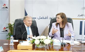   هالة السعيد تلتقي وزير الاقتصاد الفلسطيني لبحث سبل التعاون