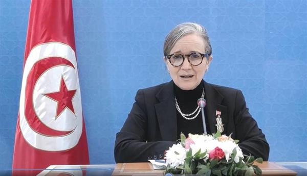 رئيسة الحكومة التونسية تؤكد الحرص على تطوير منظومة التزود بالمحروقات بالبلاد