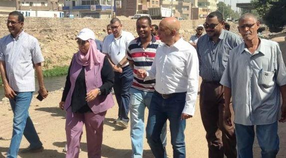 محافظ أسوان يكلف نائبته بمتابعة أعمال مشروع تغطية مصرف السيل