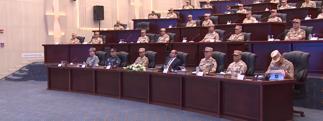الرئيس السيسى يشيد بجهود القوات المسلحة فى حماية الحدود ودعم مقومات التنمية| فيديو