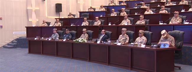 الرئيس السيسى يشيد بجهود القوات المسلحة فى حماية الحدود ودعم مقومات التنمية| فيديو 