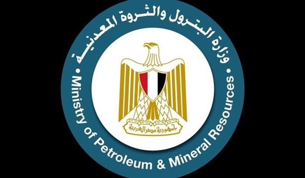 متحدث البترول: تفعيل خطة الطوارئ فور انقلاب بارج بحري بمنطقة جبل الزيت في خليج السويس