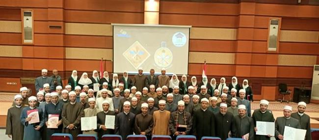 تكريم الدفعة الثامنة من الأئمة والواعظات الحاصلين على دورة «الدراسات الاستراتيجية وتحديات الأمن القومي»